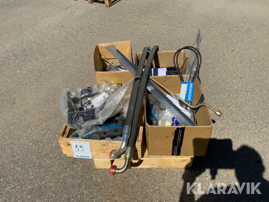 Diverse reservdelar till grävmaskin Volvo