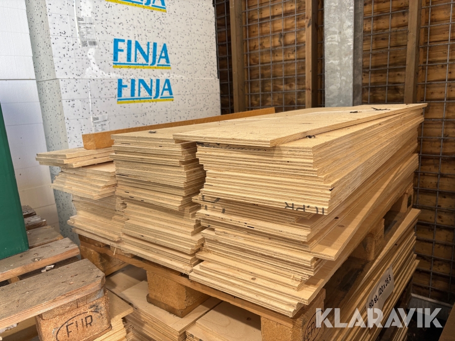 Spillbitar ca 75 st Plywood