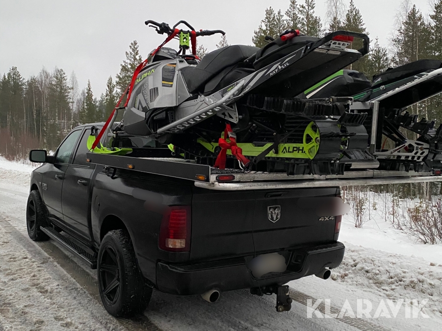 Flaklock RAM 1500 samt skoterdäck