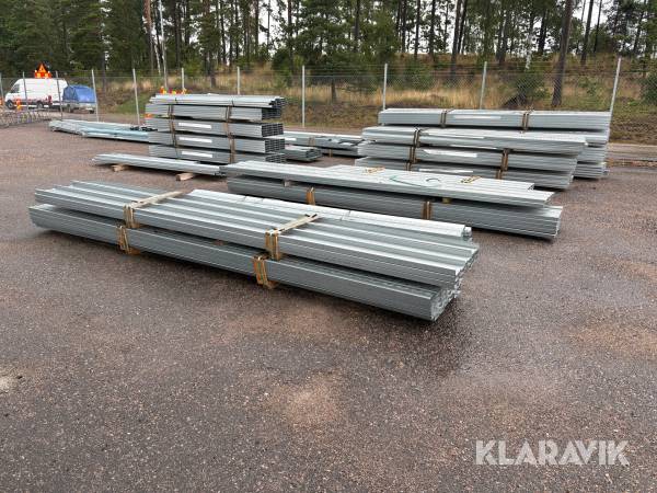 Parti med Galvade stålreglar Lindab