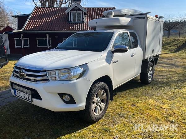 Pickup Toyota Hilux 2.4 AWD med utrustat skåp