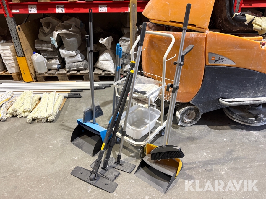 Städkit med vagn, uppsamlare och borstar