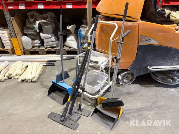 Städkit med vagn, uppsamlare och borstar
