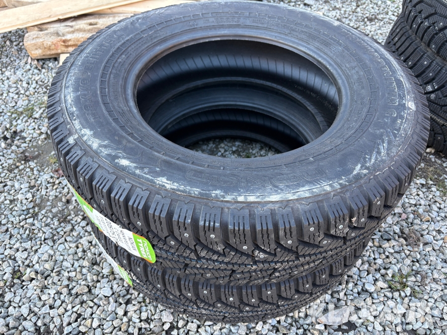 Bildäck Nokian Hakkapeliitta C - 205/75 R 16 C
