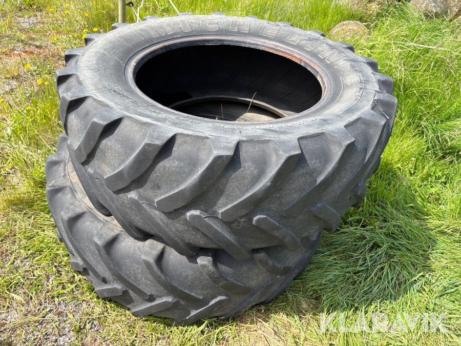 Traktordäck 2 st Michelin 440/65R28
