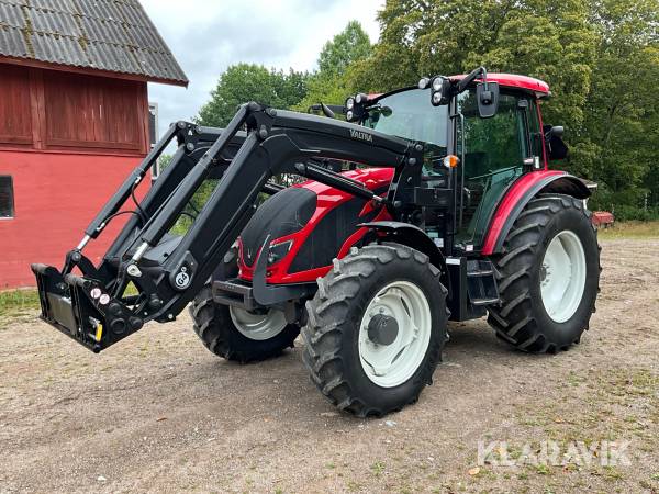 Traktor Valtra A104 med frontlastare och skogsutrustning