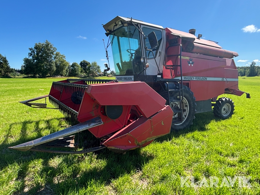 Skördetröska Massey Ferguson 25