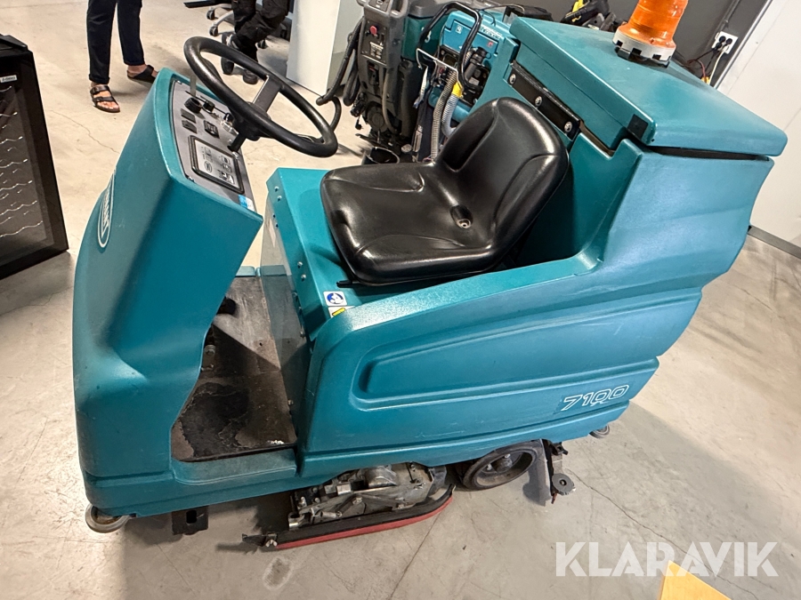 Skur/ sopmaskin Tennant 7100