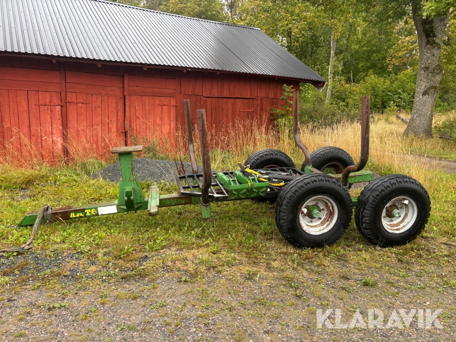 Skogsvagn Farma T-6 med hydraulisk grind