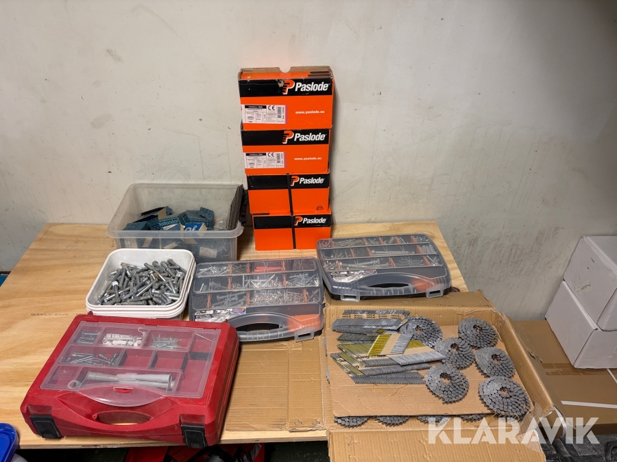 Blandade skruvar och förbrukningsmaterial