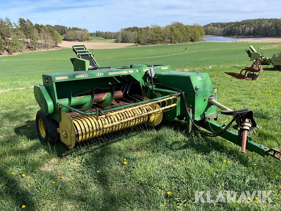 Balpress John Deere 456 med kastare