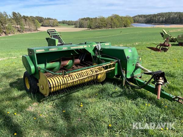Balpress John Deere 456 med kastare