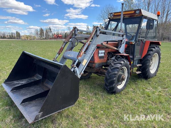 Traktor Zetor 7245 med frontlastare