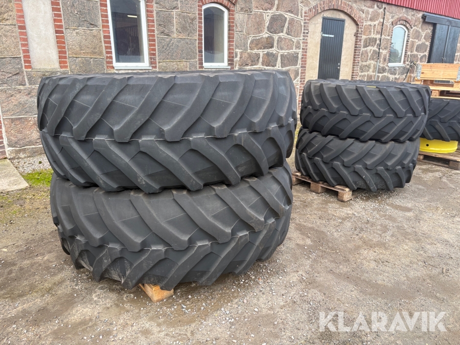 Traktordäck på fälg 4 st Pirelli / Trelleborg 650 / 65 R42 , 600 / 65 R28