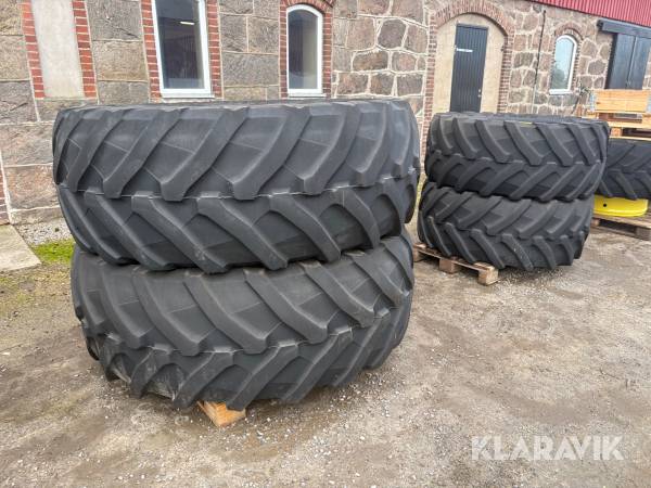 Traktordäck på fälg 4 st Pirelli / Trelleborg 650 / 65 R42 , 600 / 65 R28