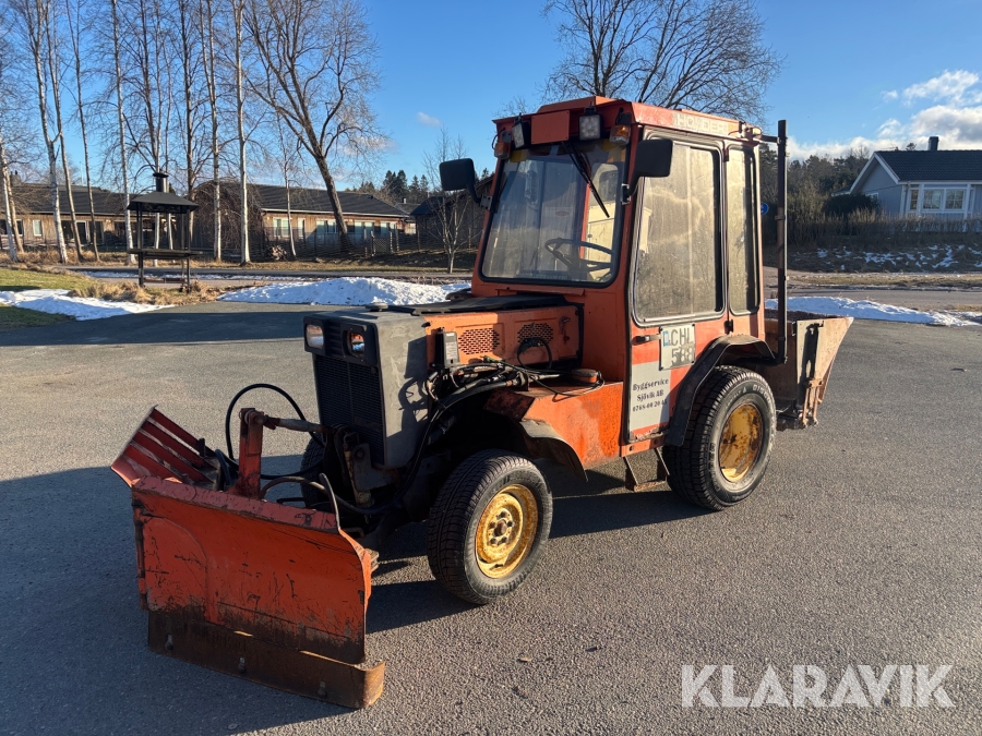 Redskapsbärare Holder P70 med vikplog och sandspridare