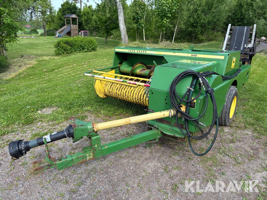 Hårdpress John Deere EO 342 med balkastare