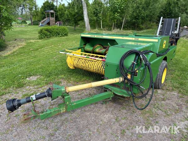 Hårdpress John Deere EO 342 med balkastare