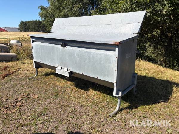 Foderstation med grindar