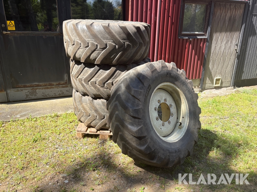 Däck på fälg 4 st Michelin 460 / 70 R24