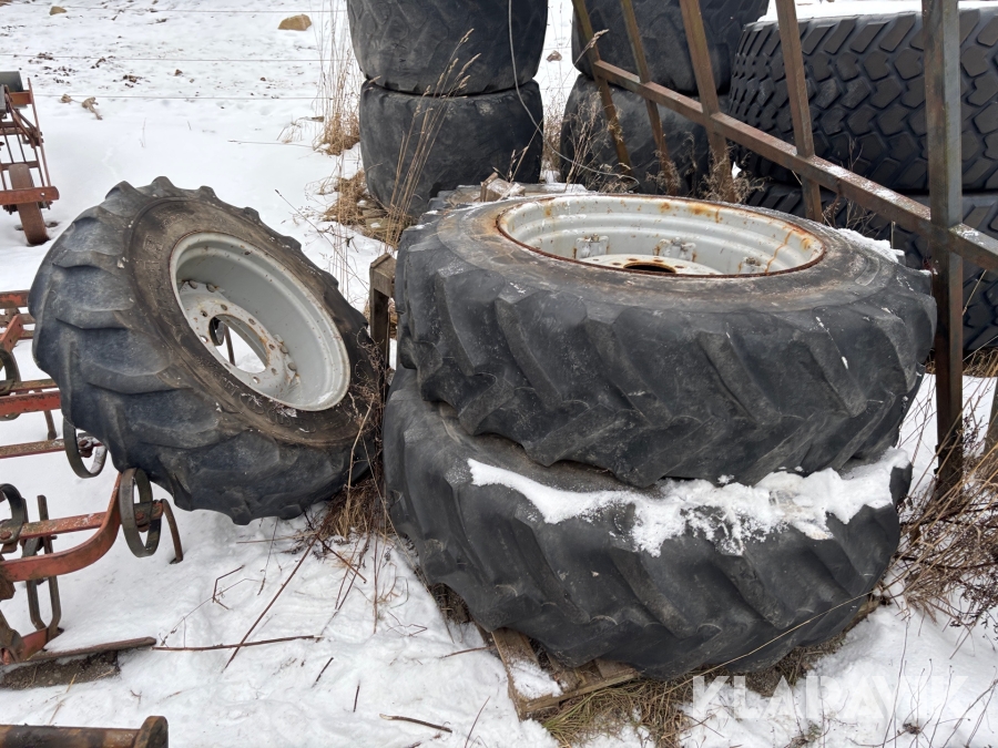 Däck Goodyear med fälg till Massey Ferguson 4st