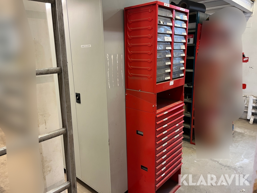 Würthskåp med diverse vertyg