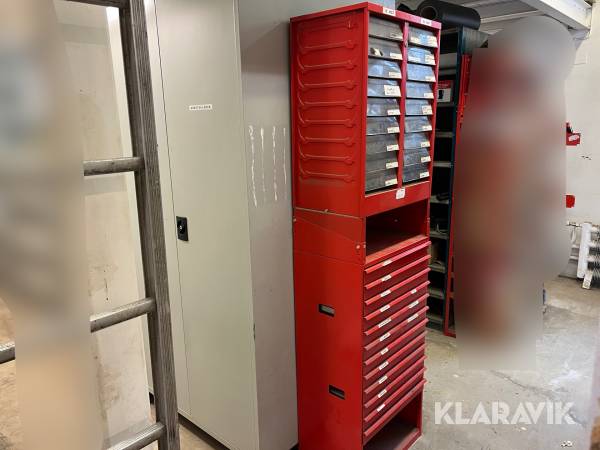 Würthskåp med diverse vertyg