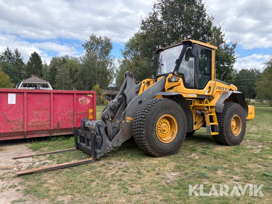 Hjullastare Volvo L90F med gafflar och skopa