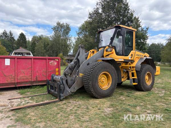 Hjullastare Volvo L90F med gafflar och skopa