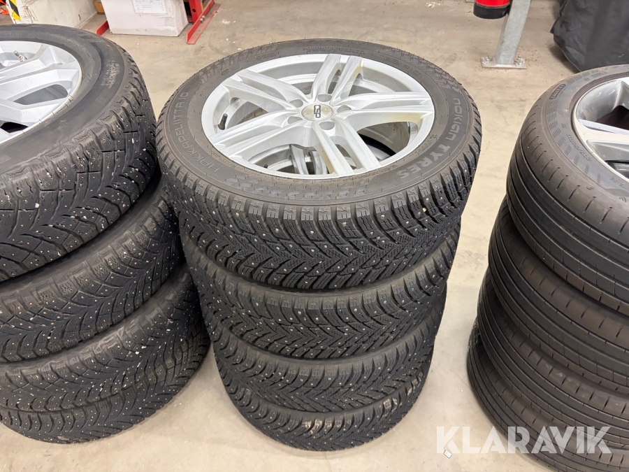 Däck & fälgar Nokian Hakkapeliitta 10 215/55R17
