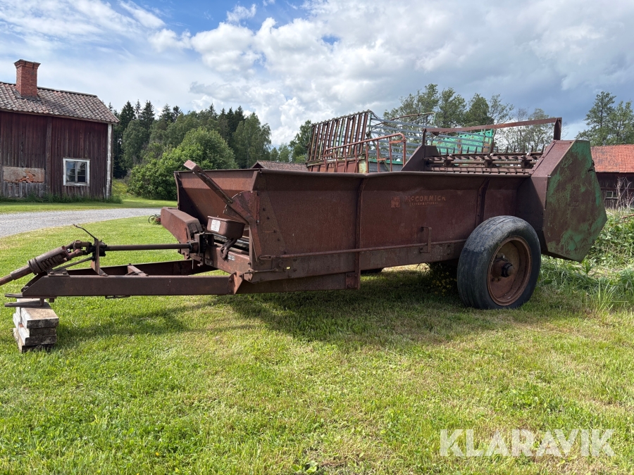 Gödselspridare International Harvester S125