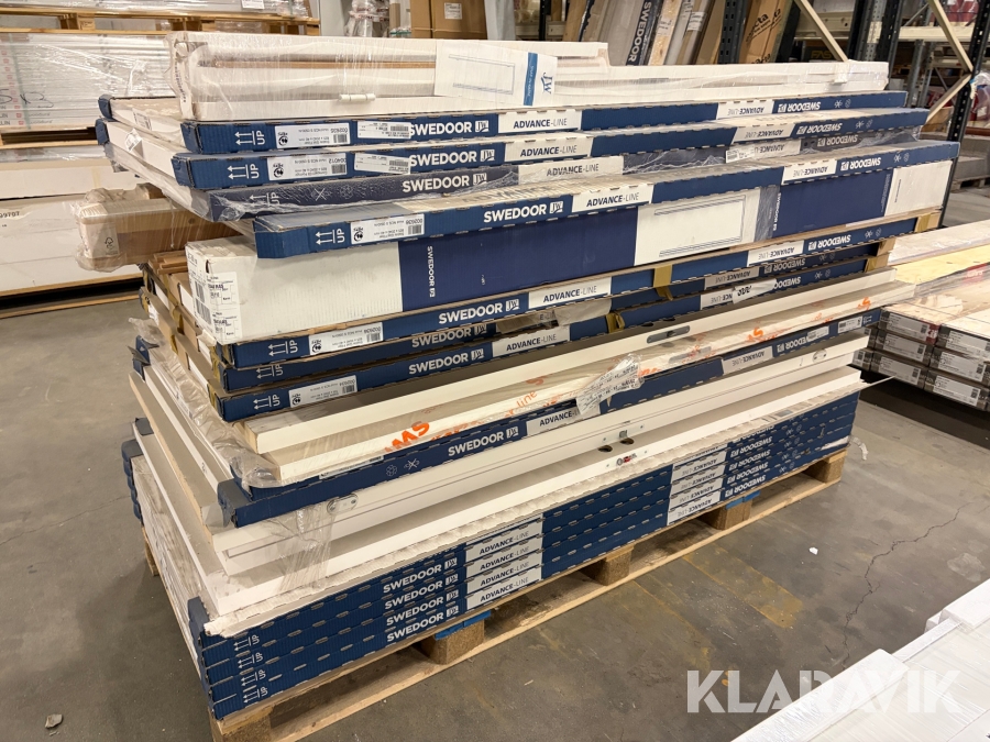 Dörrar med karmar Swedoor Stable flat fiber