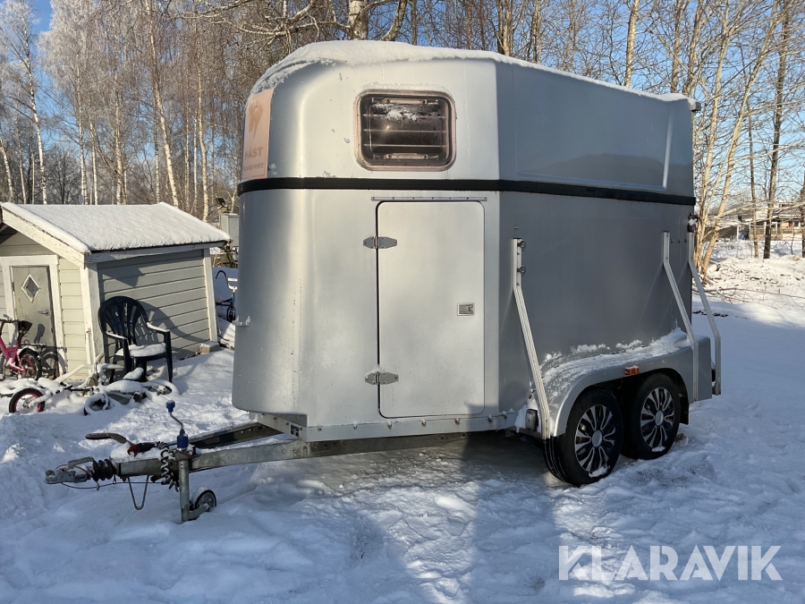 Hästtransport ALF TA1700 med sadelkammare och aluminiumgolv
