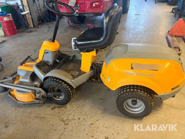 Gräsklippare Åkgräsklippare Stiga Park Royal 4WD med plogblad