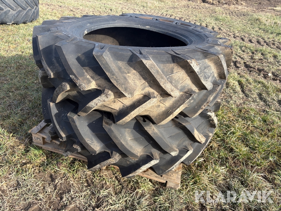 Lantbruksdäck Pirelli 14.9 R28