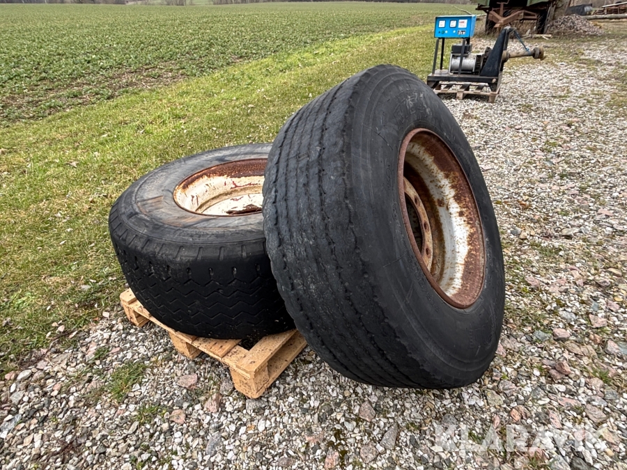 Lastbilsdäck Bridgestone & Michelin 385/65R22.5 / 18R22.5