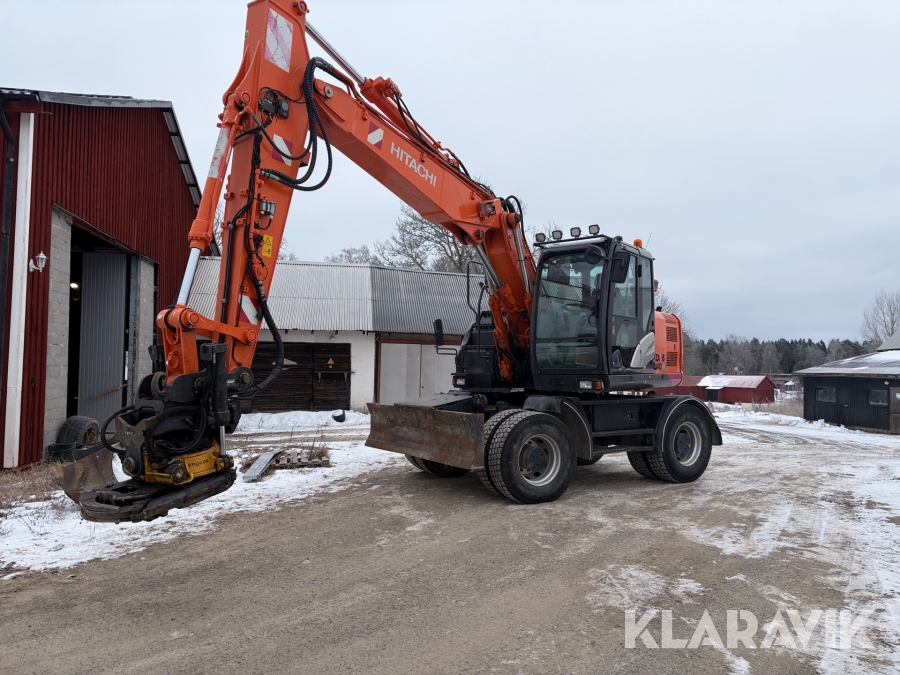 Hjulgrävare Hitachi ZX140W-5B med redskap.