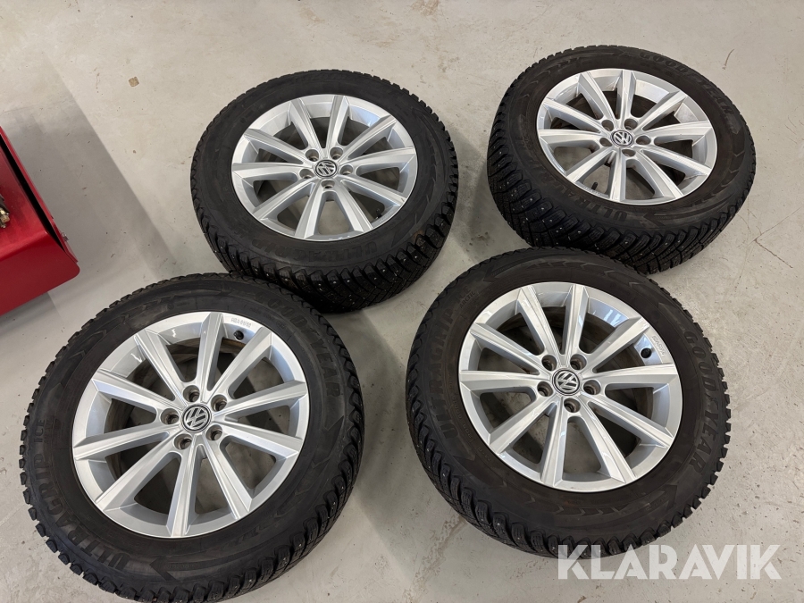 Vinterhjul Volkswagen T-roc Goodyear ultragrip 5/100 205/60R16 Dubbdäck 4st