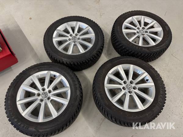 Vinterhjul Volkswagen T-roc Goodyear ultragrip 5/100 205/60R16 Dubbdäck 4st