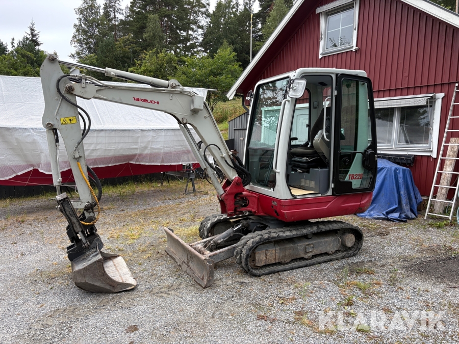 Grävmaskin Takeuchi TB 228 med redskap