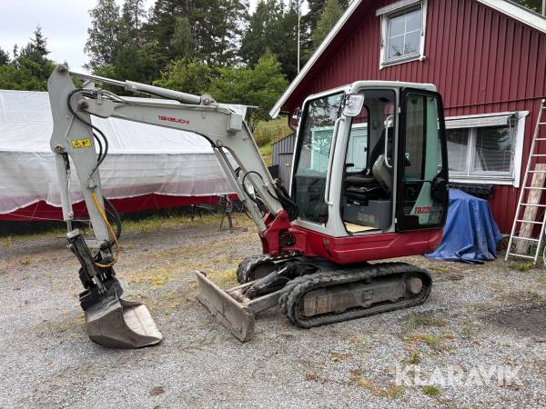 Grävmaskin Takeuchi TB 228 med redskap