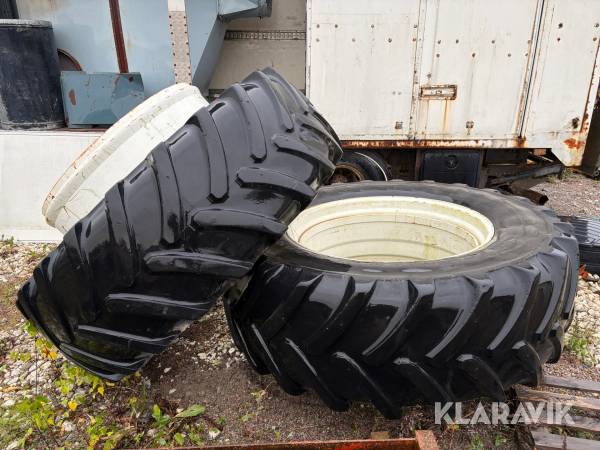 Dubbelmontage Michelin 650/65R42 komplett med ringar och spännare 2 st