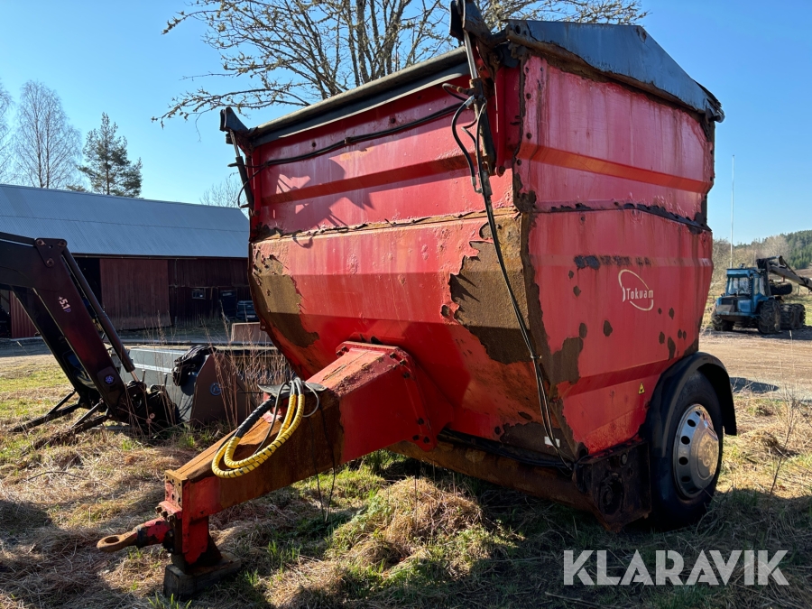 Bogserad sandspridare till traktor Tokvam SV8000