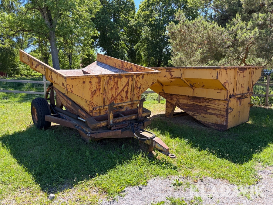 Tippvagn Överum med två burkar