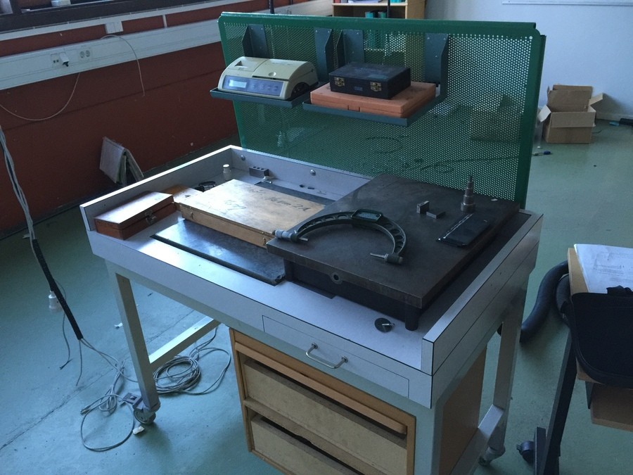 Bord med 2st planskivor, passbitar m m