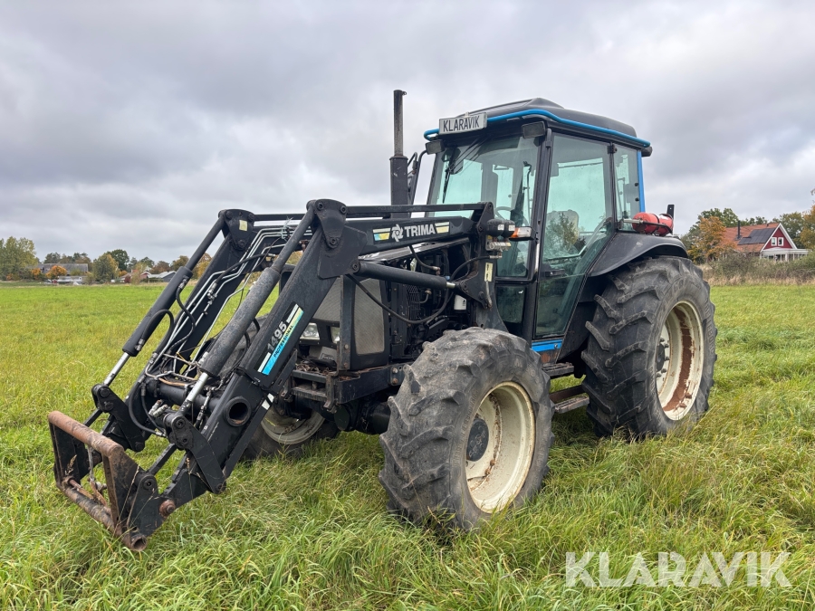 Traktor Valtra 700 med frontlastare