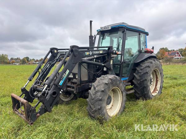 Traktor Valtra 700 med frontlastare