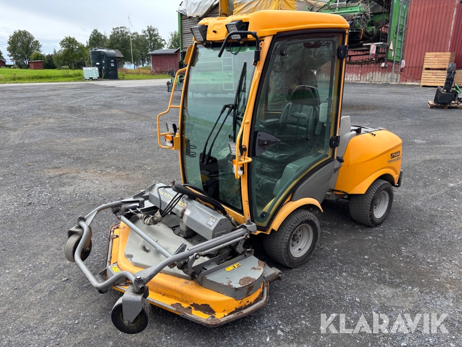 Gräsklippare Stiga Titan 32H med hytt