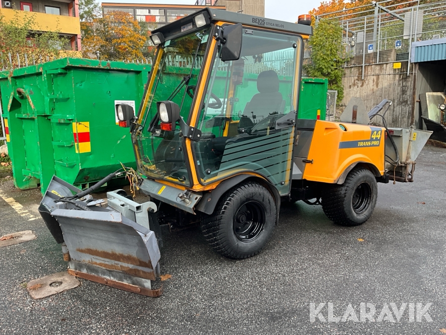 Redskapsbärare Belos TransPro 44 med många redskap