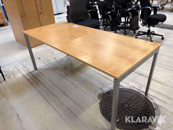 Skrivbord & 4st stolar